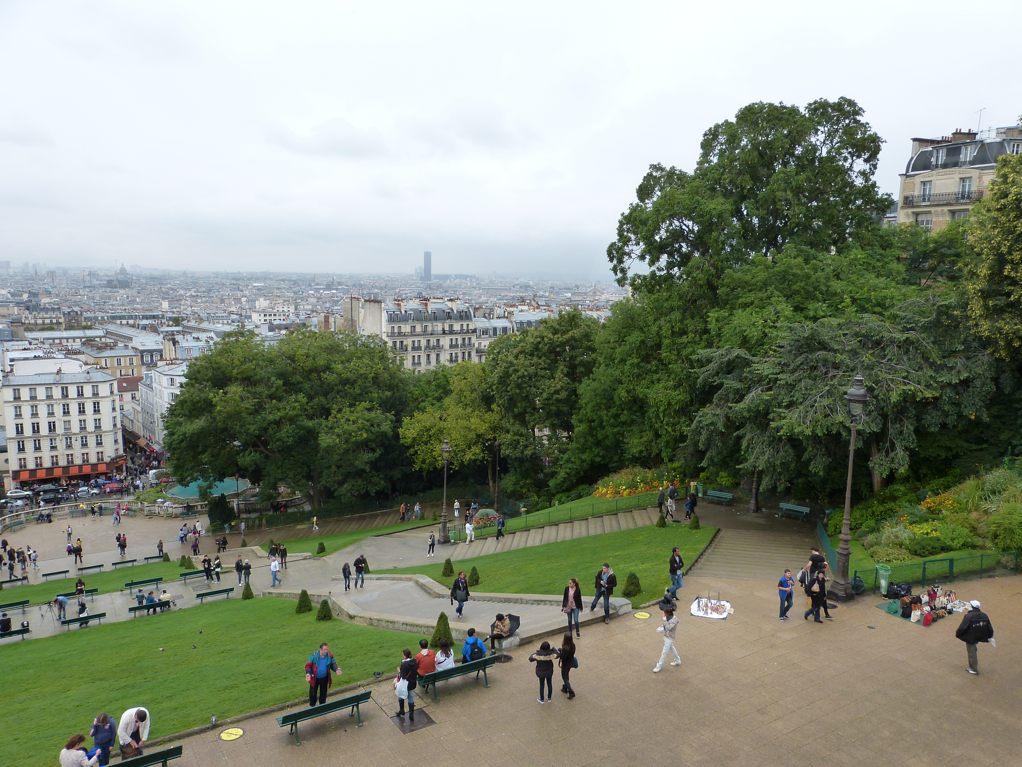 The park up to Sacre Coeur